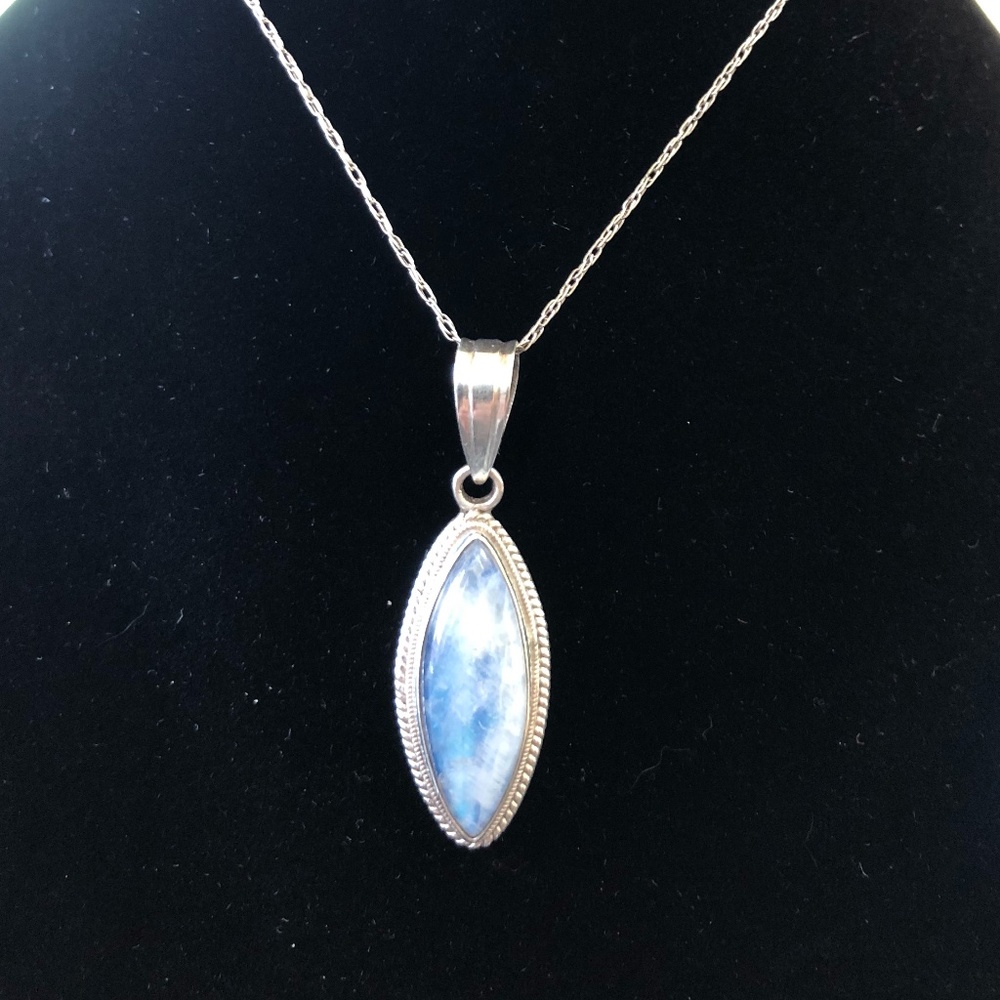 Labradorite Pendant - Picture 2 of 5